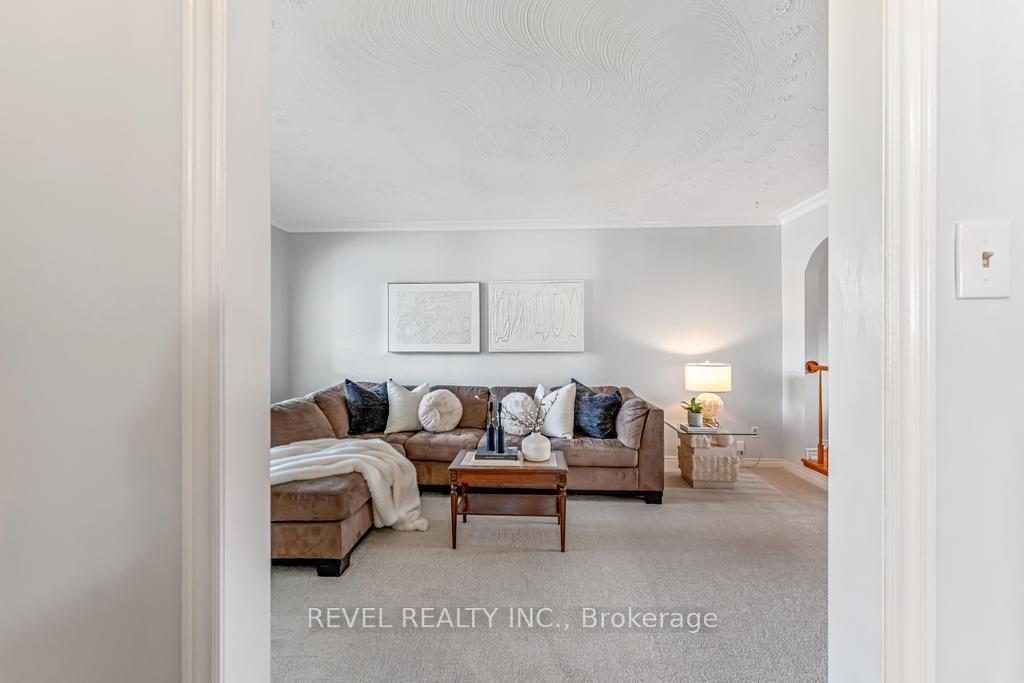 Photo 4 of 187 Guildwood Drive, Hamilton, Gurnett — HOMEH