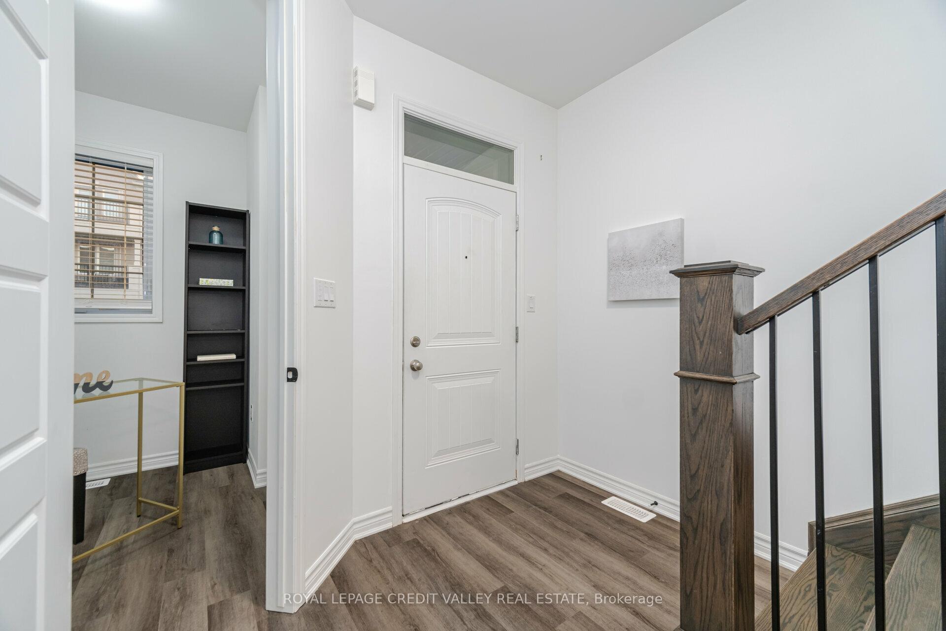 Photo 3 of 1574 Moira Crescent, Milton, Bowes — HOMEH