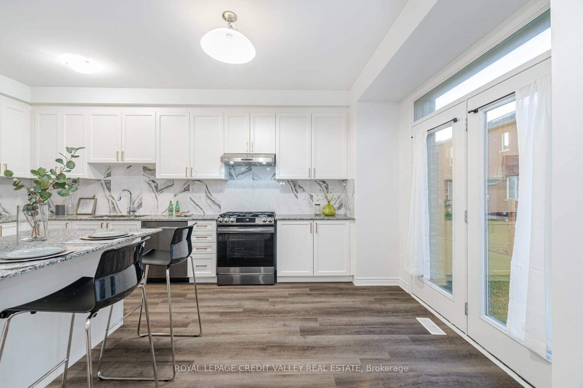 Photo 12 of 1574 Moira Crescent, Milton, Bowes — HOMEH