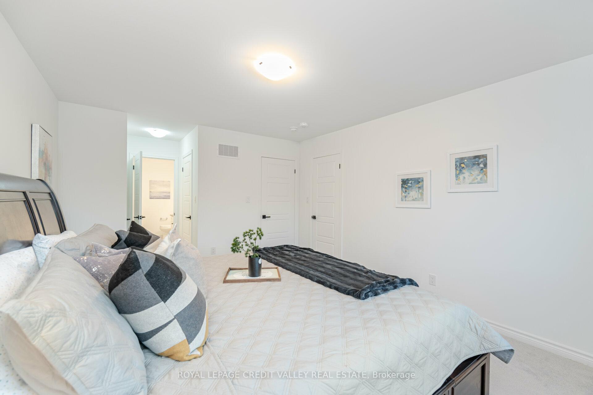 Photo 21 of 1574 Moira Crescent, Milton, Bowes — HOMEH