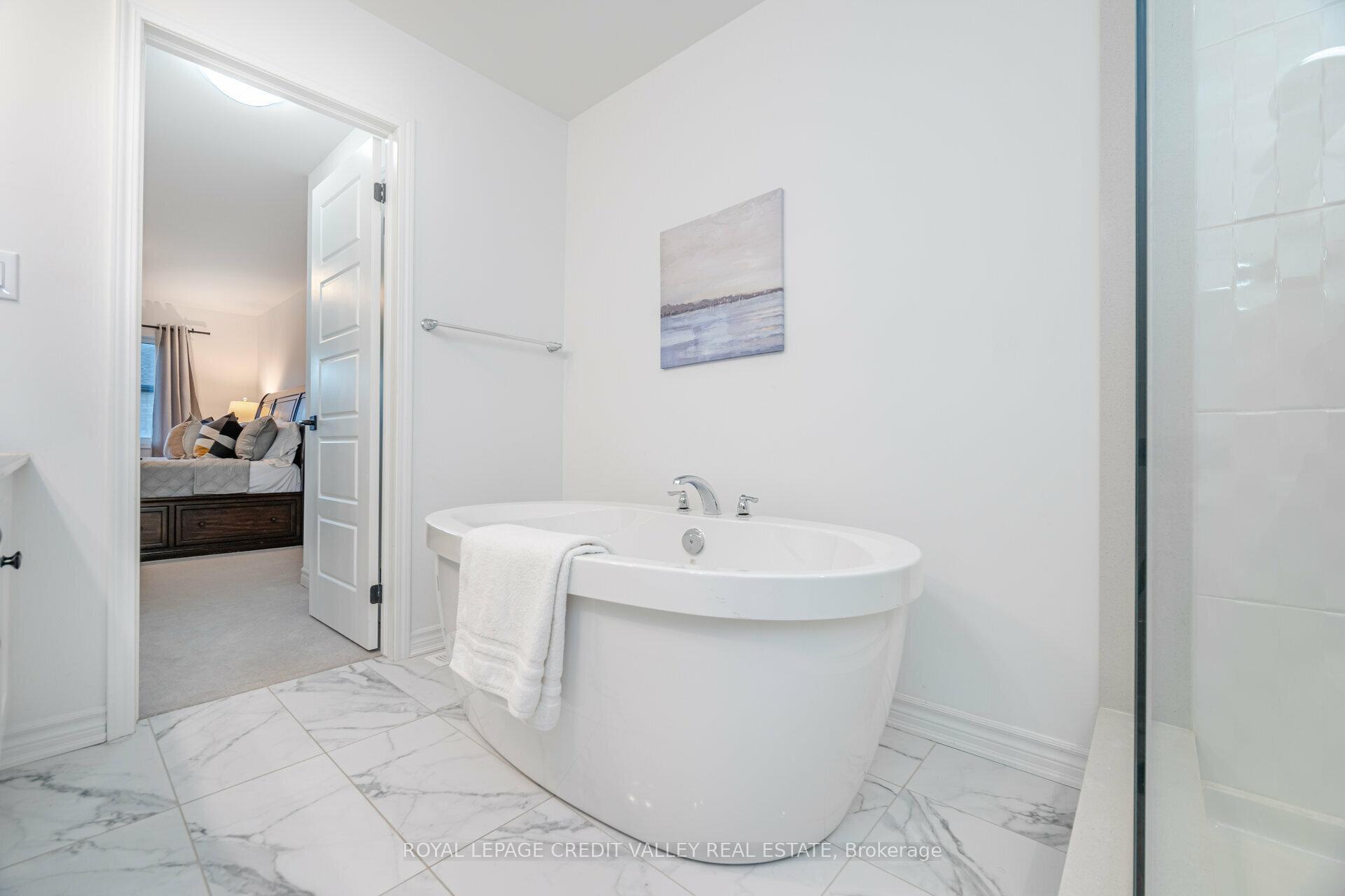 Photo 25 of 1574 Moira Crescent, Milton, Bowes — HOMEH
