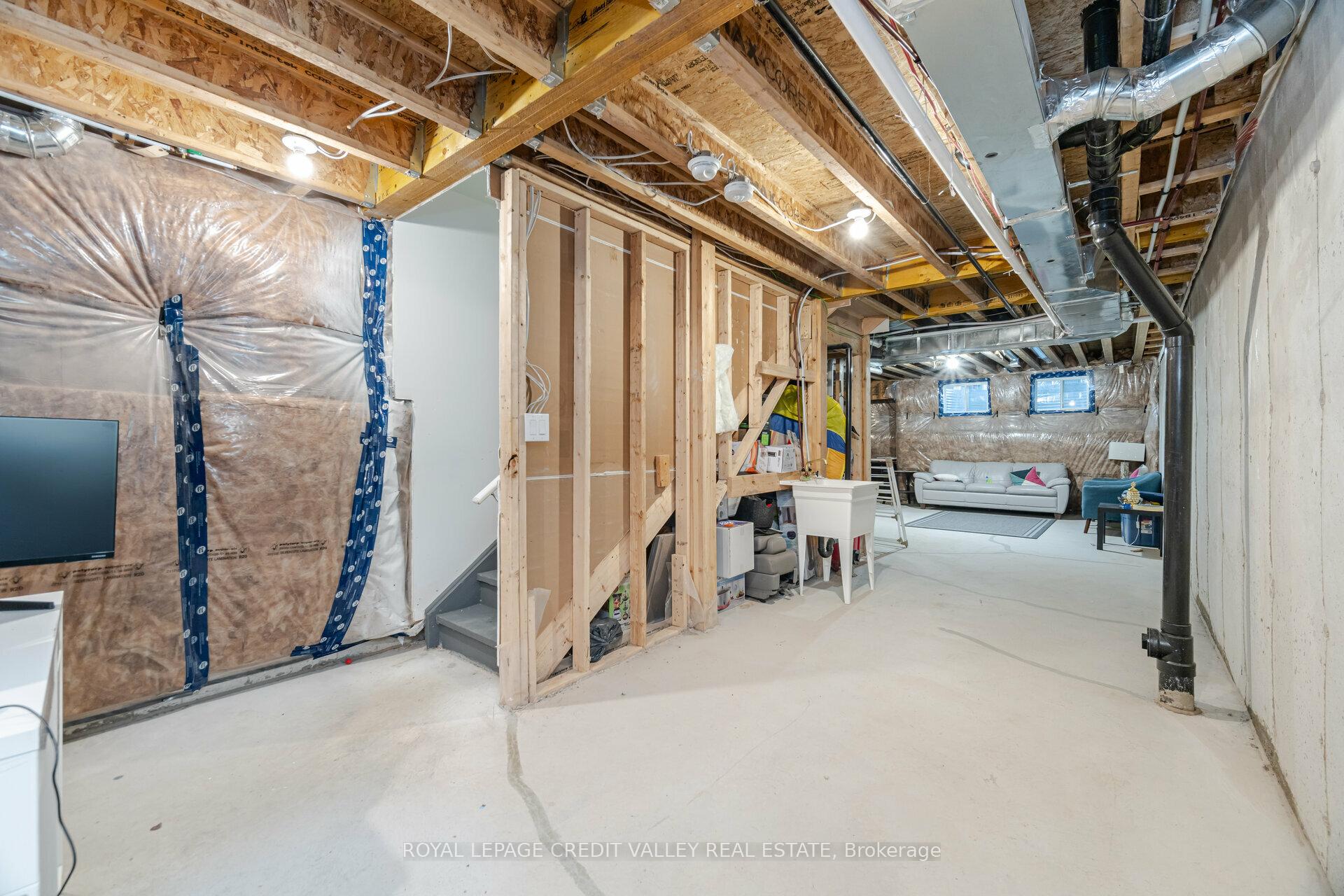 Photo 36 of 1574 Moira Crescent, Milton, Bowes — HOMEH