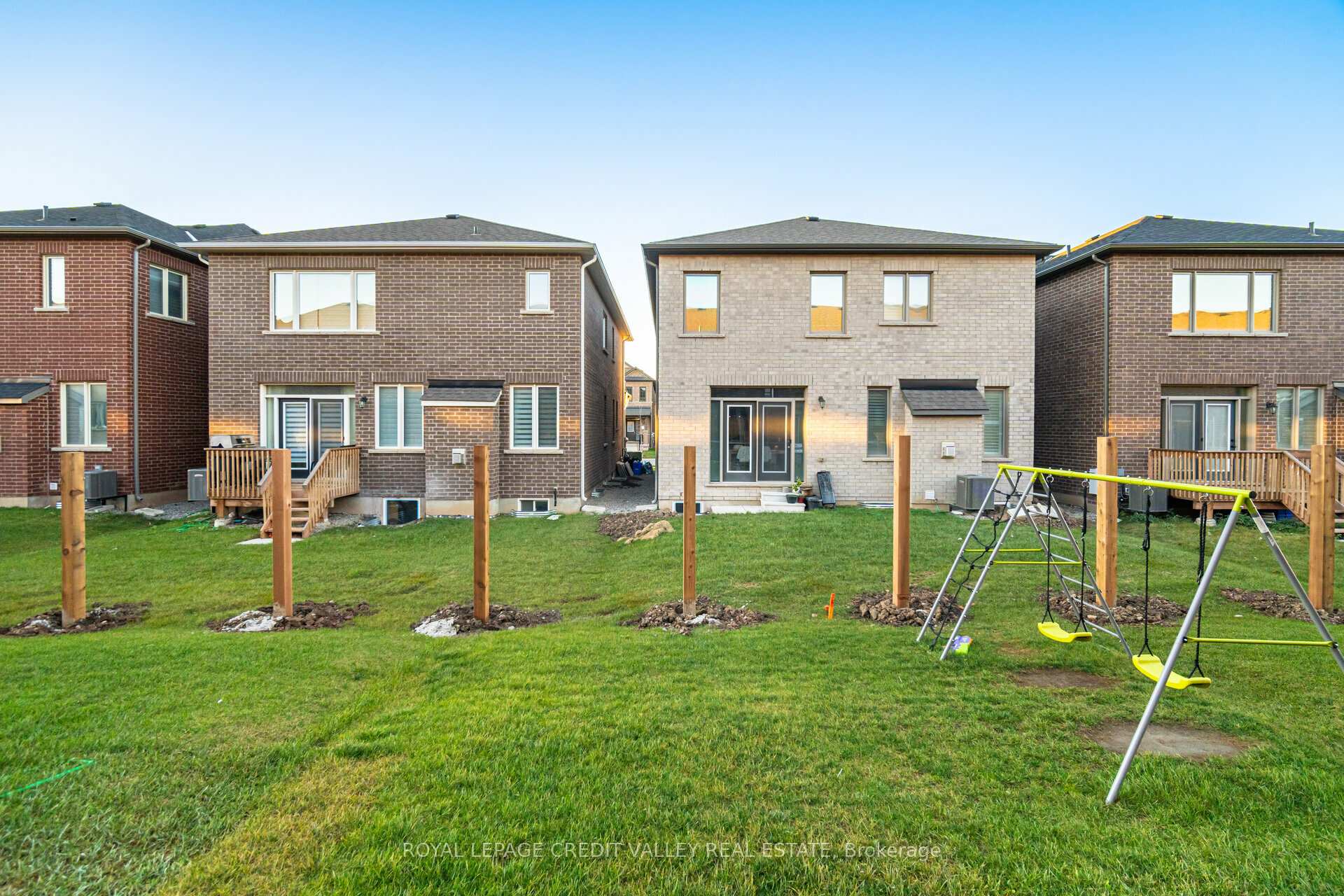 Photo 38 of 1574 Moira Crescent, Milton, Bowes — HOMEH