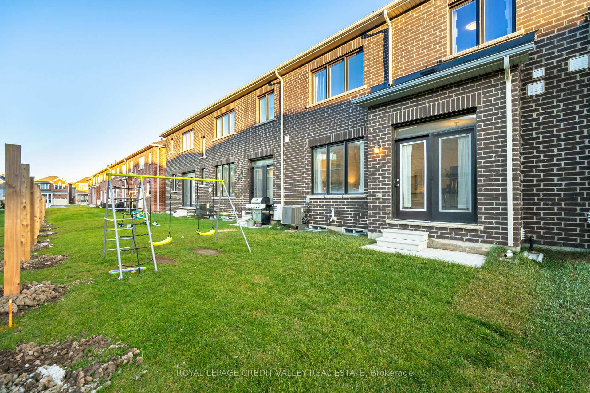 Photo 39 of 1574 Moira Crescent, Milton, Bowes — HOMEH