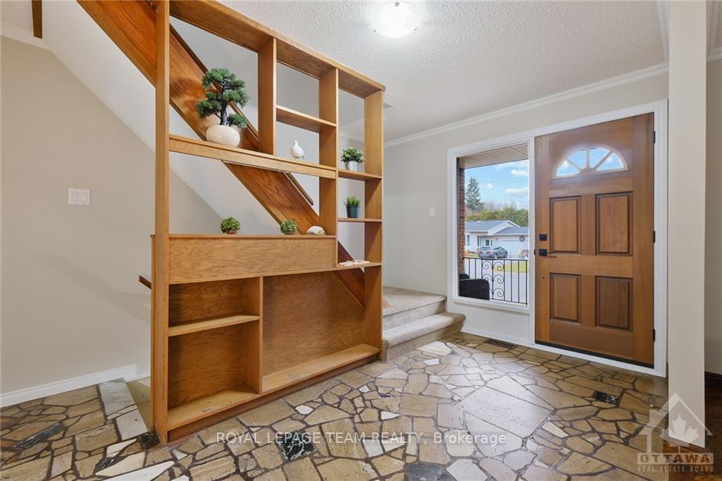 Photo 4 of 6544 Silver Maple Lane, Ottawa, Greely — HOMEH