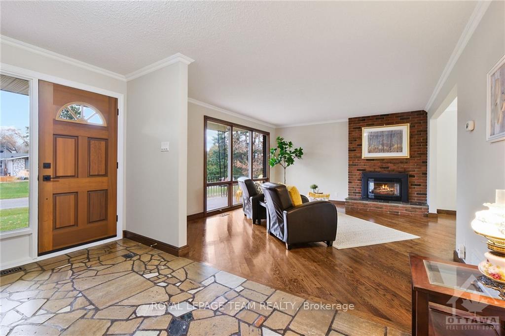 Photo 5 of 6544 Silver Maple Lane, Ottawa, Greely — HOMEH