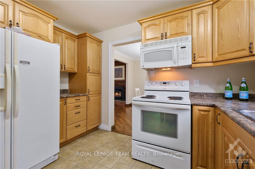 Photo 11 of 6544 Silver Maple Lane, Ottawa, Greely — HOMEH