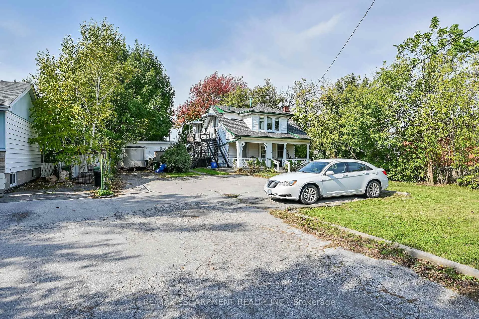 Photo 3 of 942 Upper Gage Avenue, Hamilton, Lawfield — HOMEH
