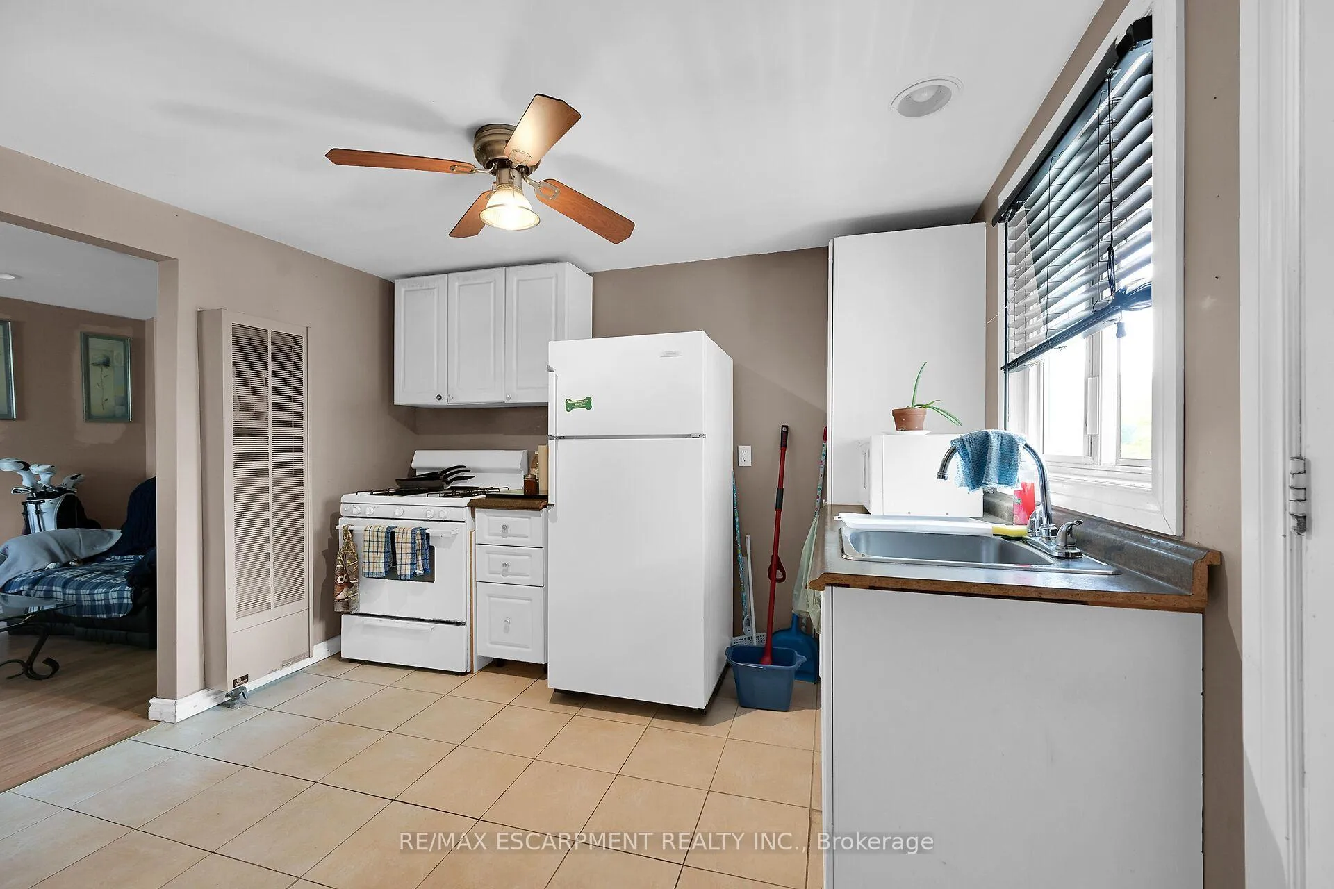 Photo 29 of 942 Upper Gage Avenue, Hamilton, Lawfield — HOMEH