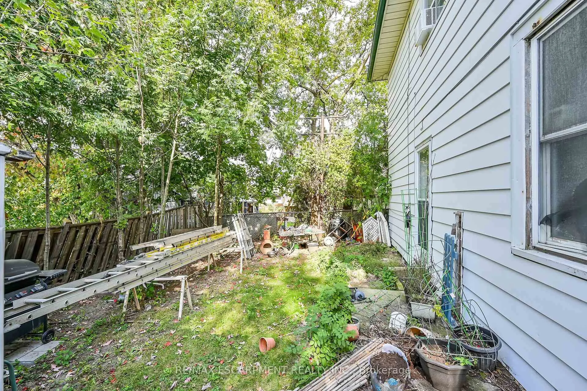 Photo 39 of 942 Upper Gage Avenue, Hamilton, Lawfield — HOMEH