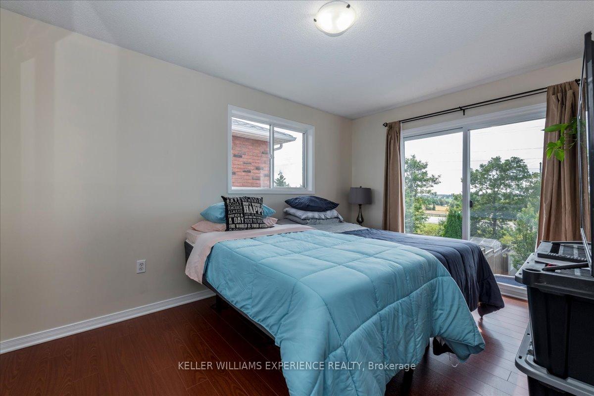 Photo 10 of 74 Sundew Drive, Barrie, Holly — HOMEH