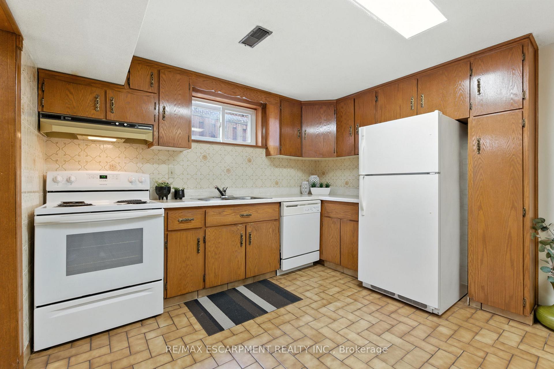 Photo 40 of 100 Taymall Street, Hamilton, Templemead — HOMEH