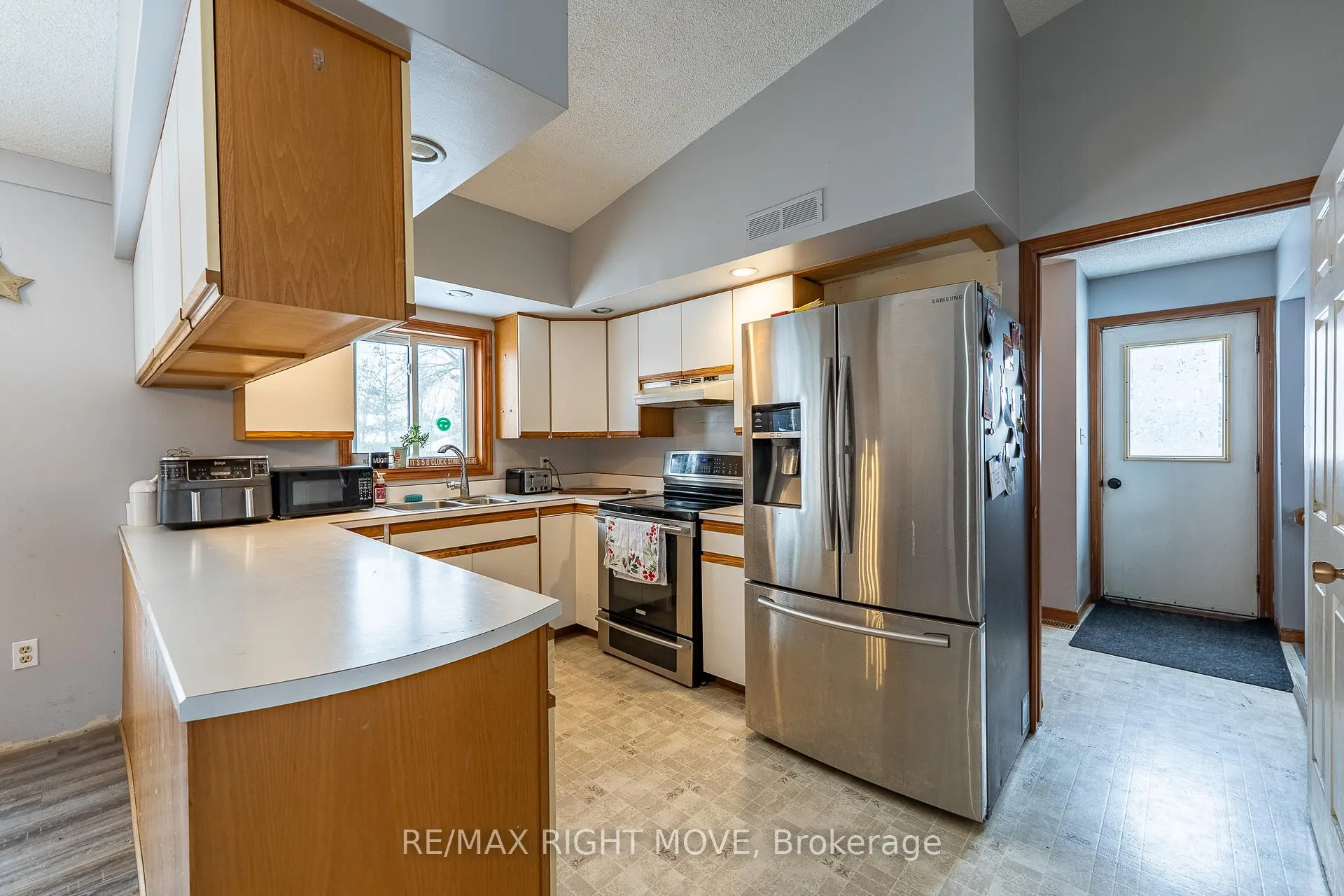 Photo 11 of 2776 Mary Street, Ramara, Brechin — HOMEH