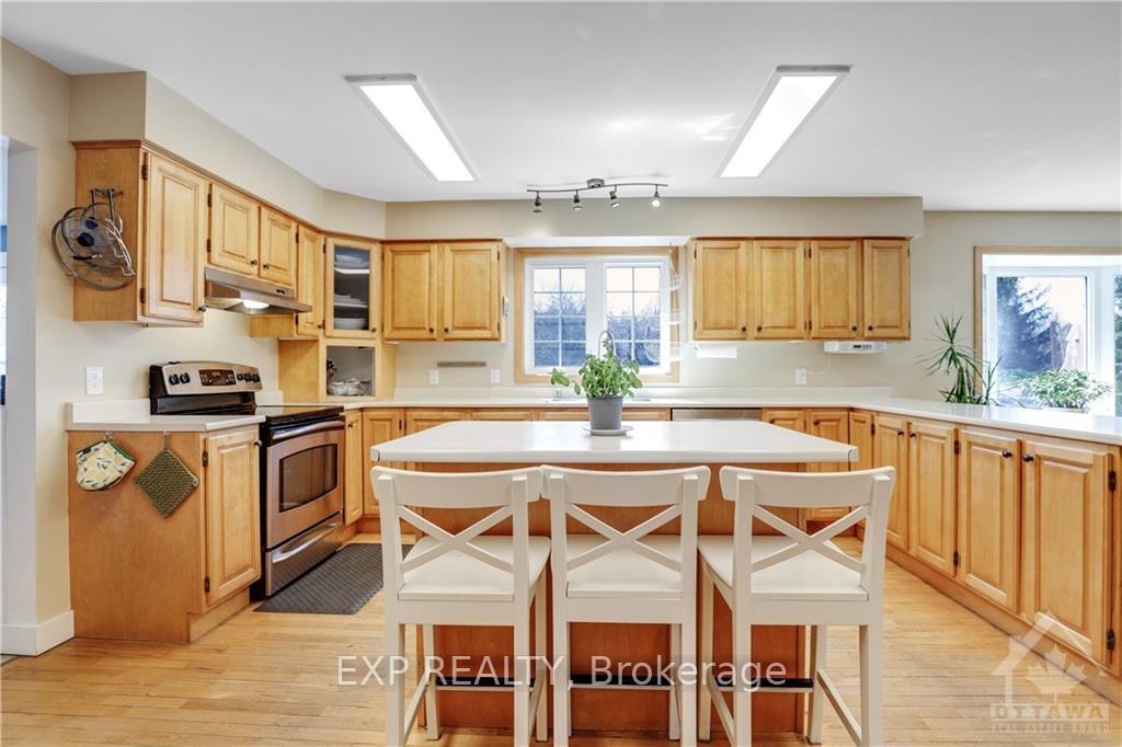 Photo 4 of 8286 Rodney Farm Drive, Ottawa, Osgoode Twp North of Reg Rd 6 — HOMEH