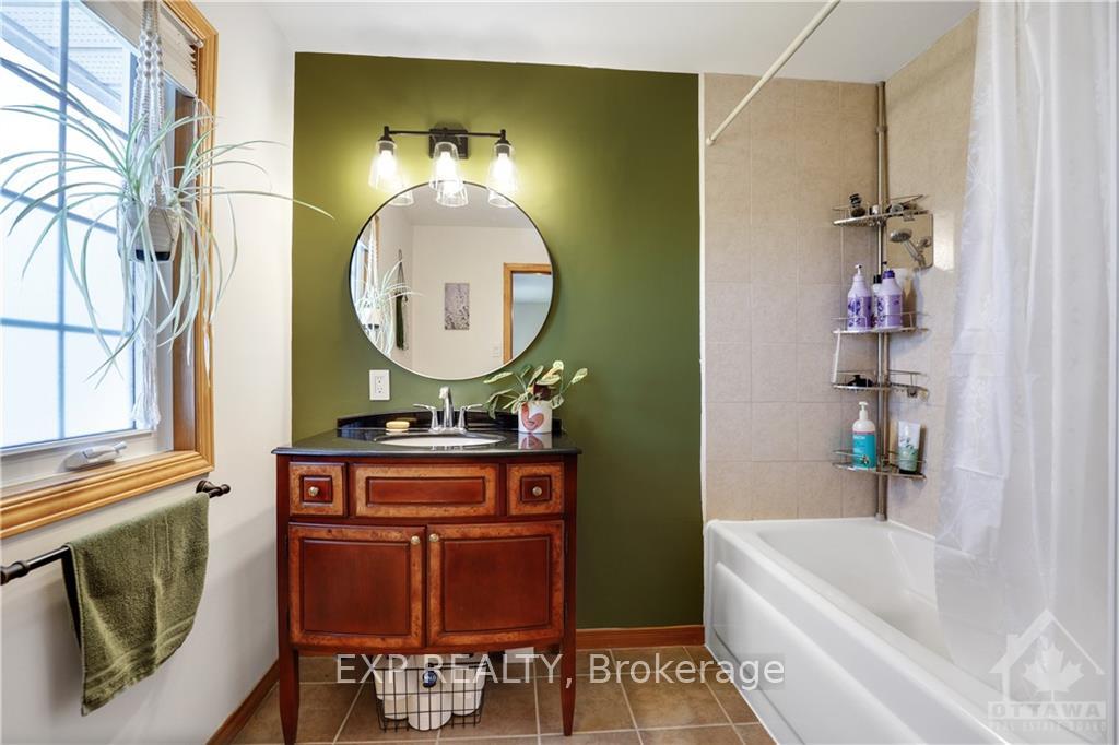 Photo 12 of 8286 Rodney Farm Drive, Ottawa, Osgoode Twp North of Reg Rd 6 — HOMEH
