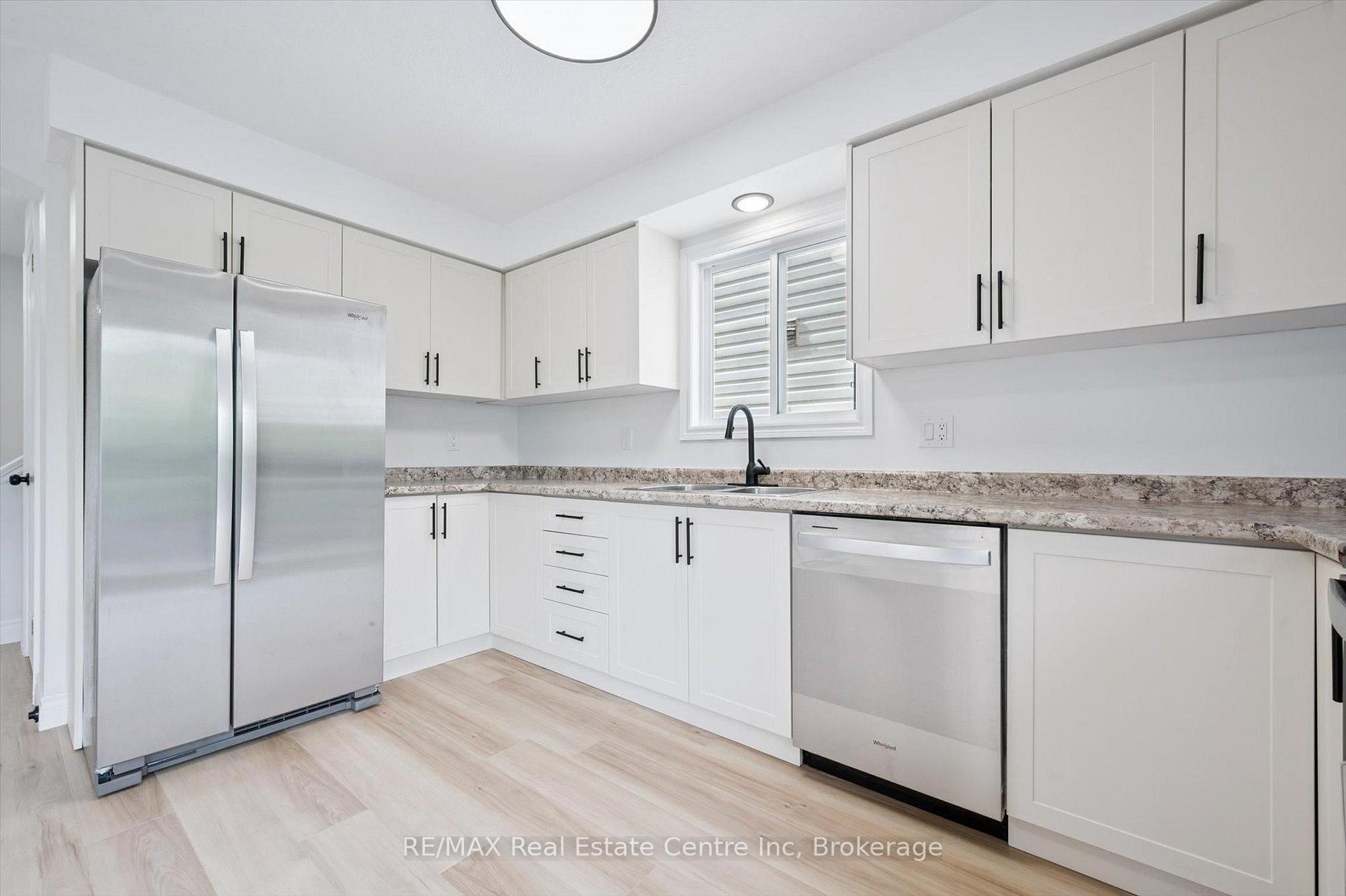 Photo 5 of 4 Carrington Place, Guelph, Kortright West — HOMEH