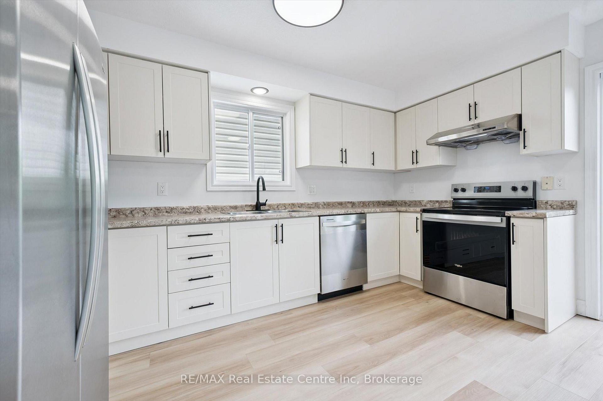 Photo 6 of 4 Carrington Place, Guelph, Kortright West — HOMEH