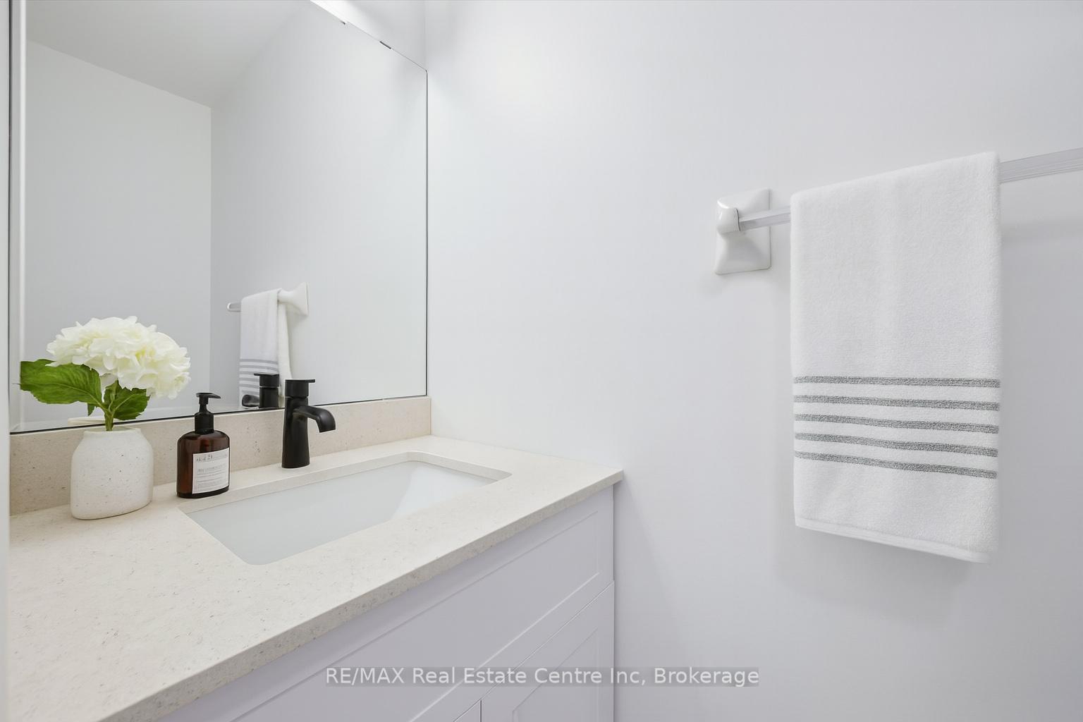 Photo 10 of 4 Carrington Place, Guelph, Kortright West — HOMEH