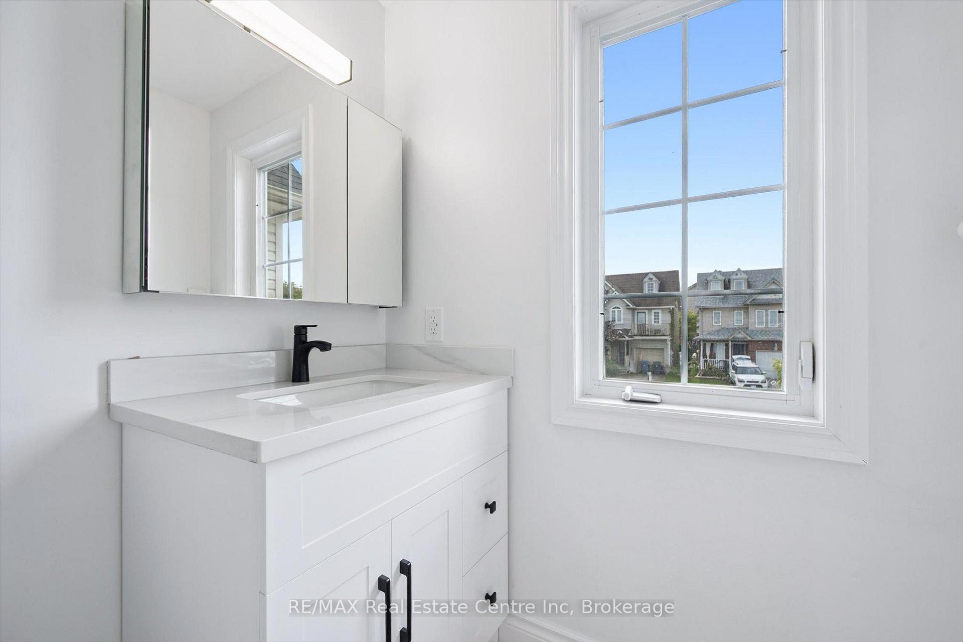 Photo 12 of 4 Carrington Place, Guelph, Kortright West — HOMEH