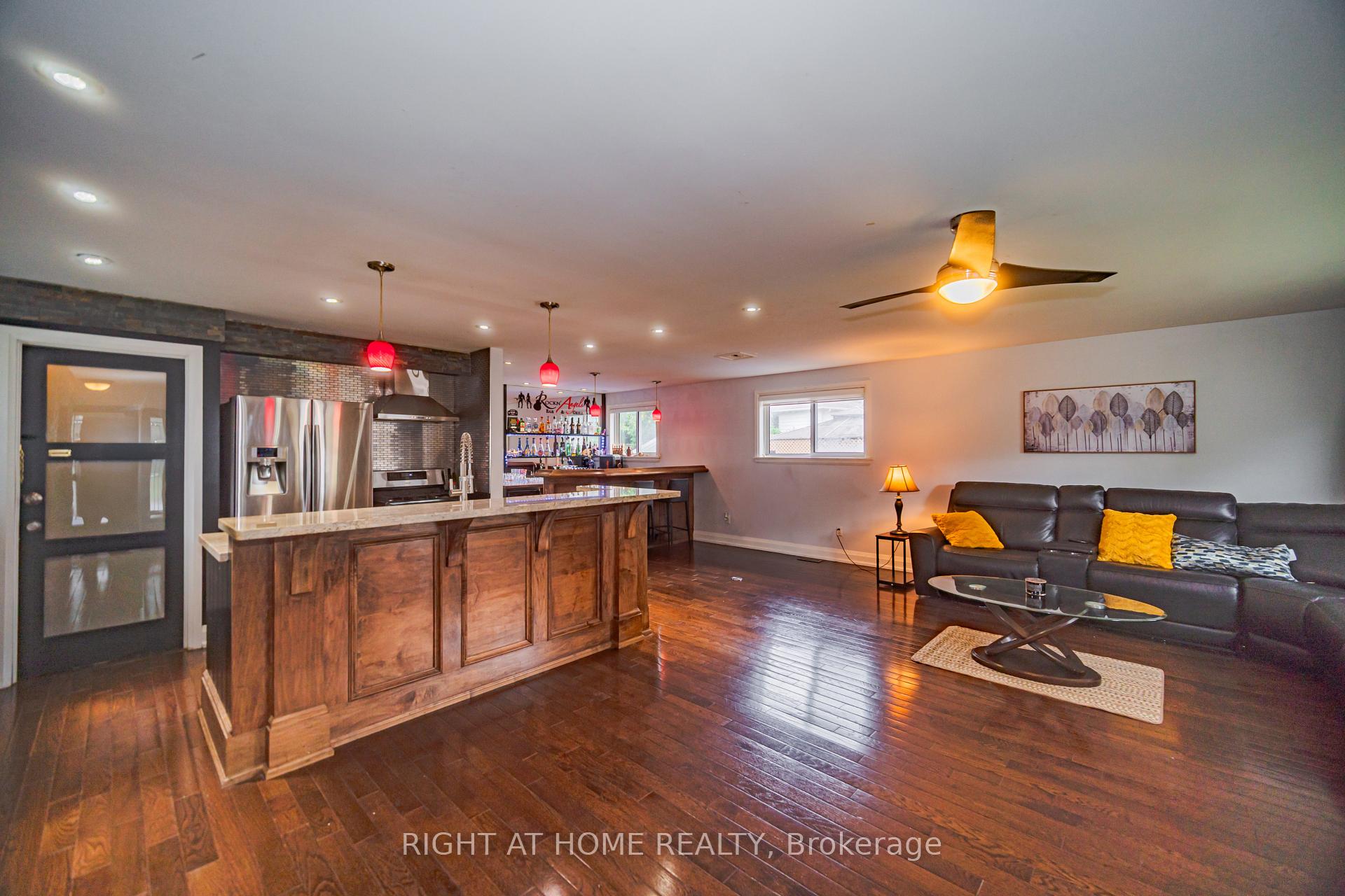 Photo 8 of 4 Devins Drive, Aurora, Aurora Heights — HOMEH