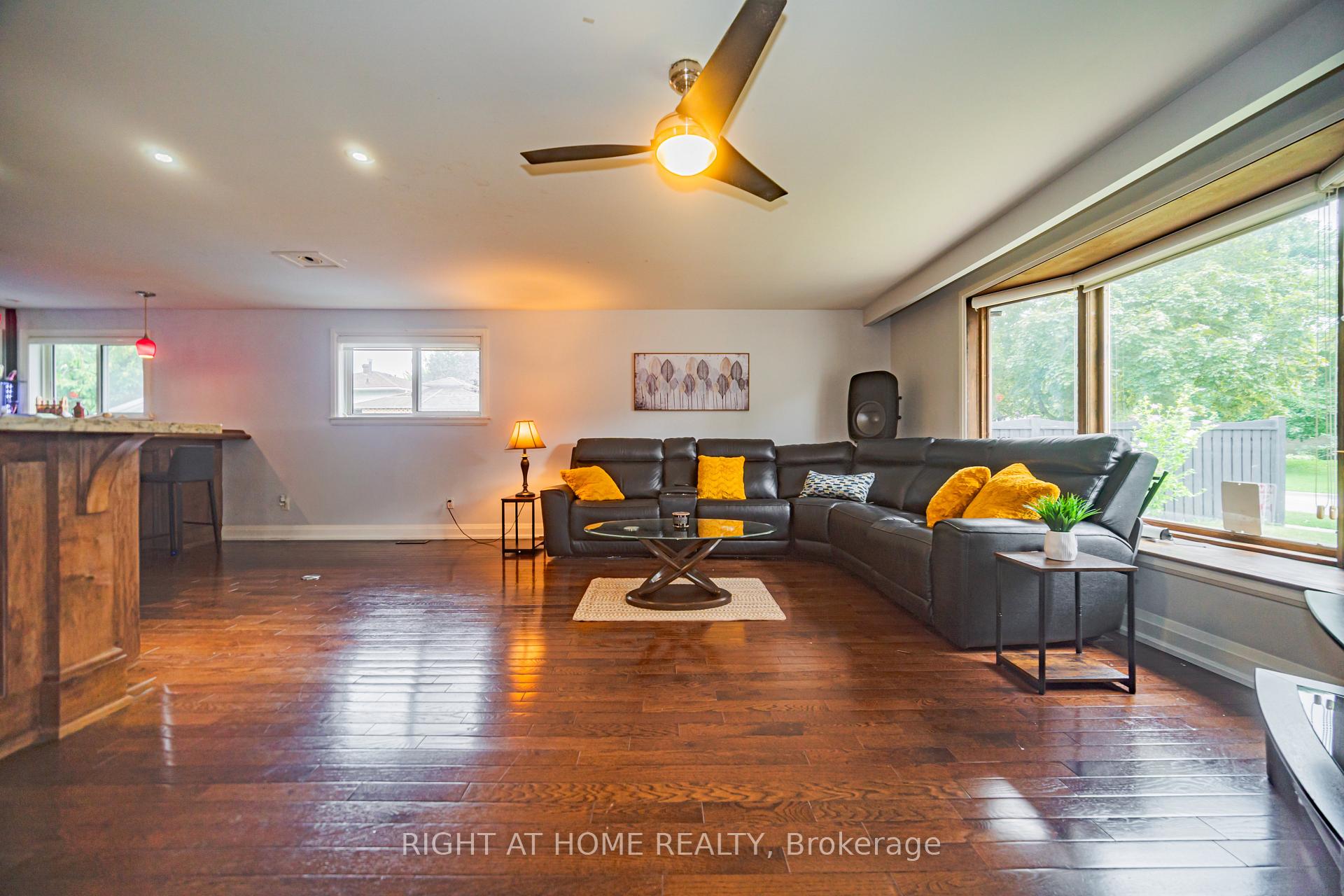 Photo 16 of 4 Devins Drive, Aurora, Aurora Heights — HOMEH