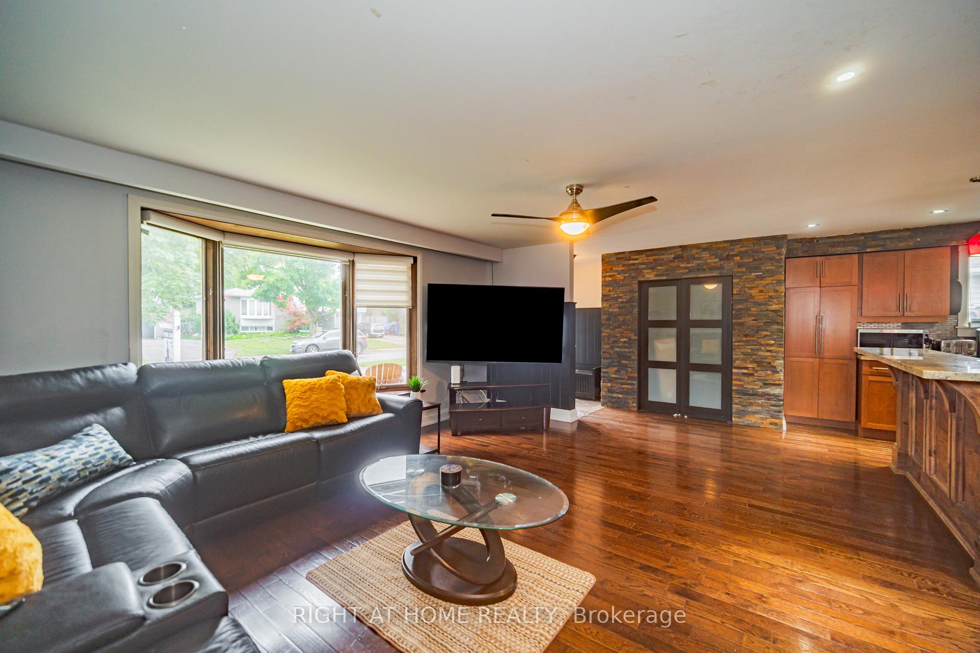 Photo 30 of 4 Devins Drive, Aurora, Aurora Heights — HOMEH