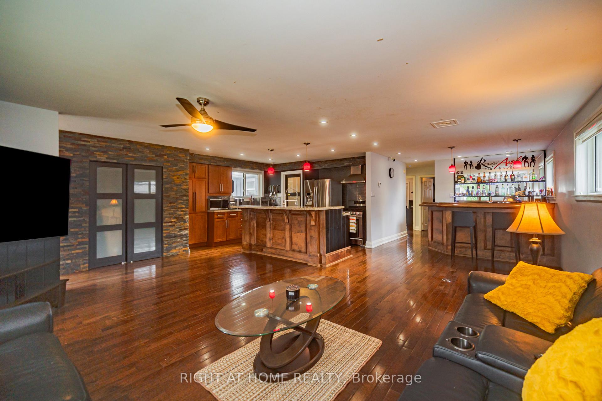 Photo 14 of 4 Devins Drive, Aurora, Aurora Heights — HOMEH