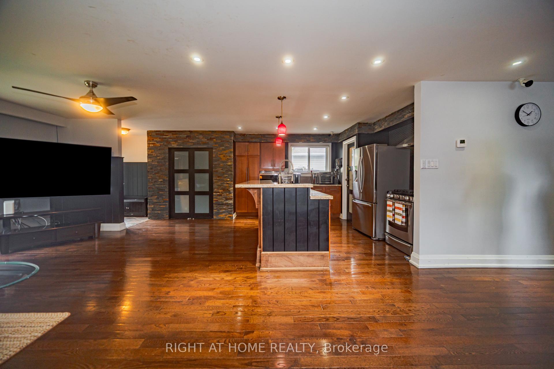 Photo 28 of 4 Devins Drive, Aurora, Aurora Heights — HOMEH