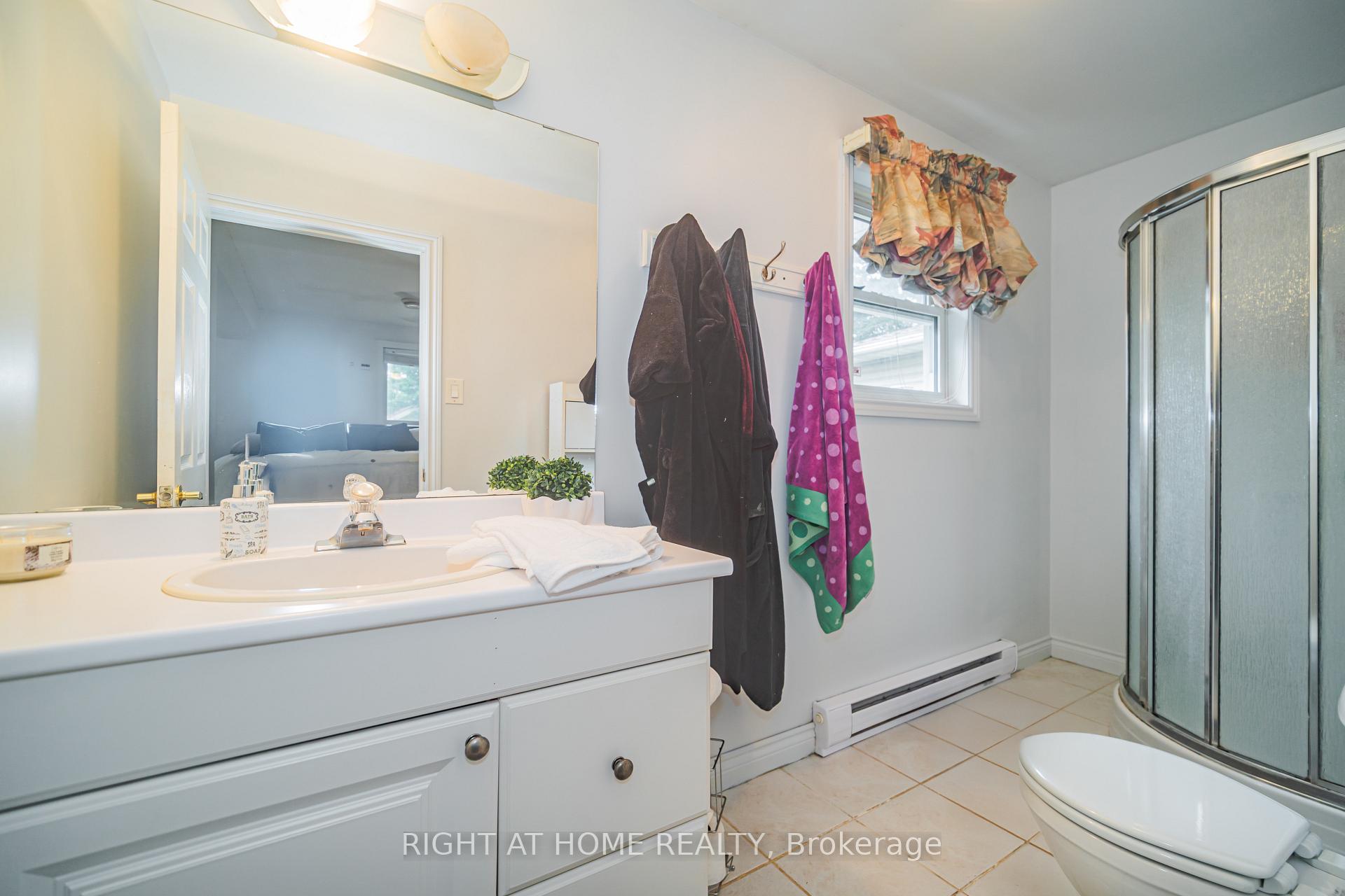 Photo 17 of 4 Devins Drive, Aurora, Aurora Heights — HOMEH