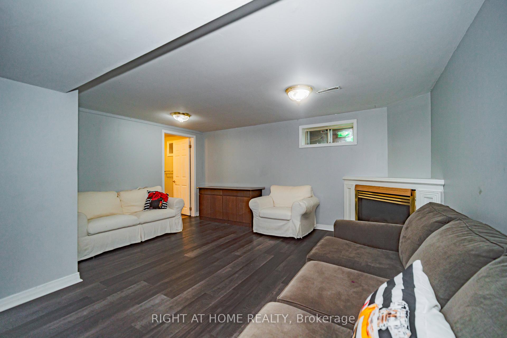 Photo 20 of 4 Devins Drive, Aurora, Aurora Heights — HOMEH