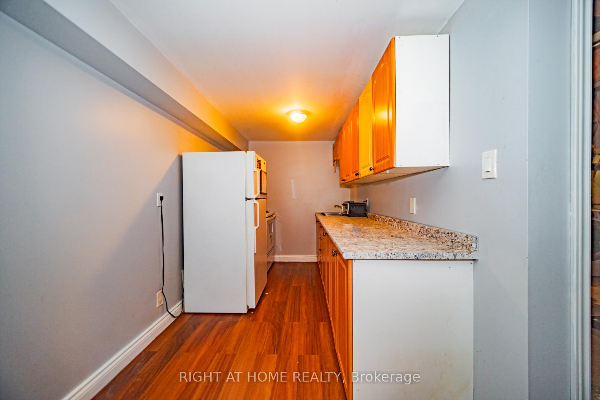 Photo 22 of 4 Devins Drive, Aurora, Aurora Heights — HOMEH