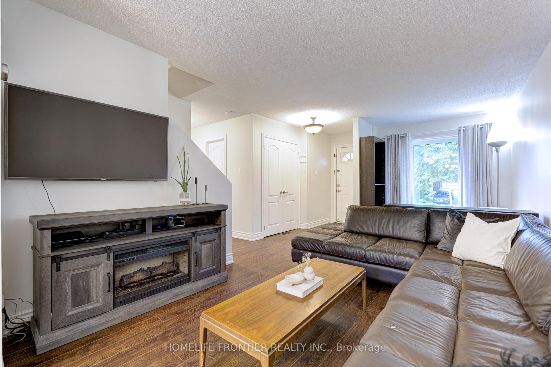 Photo 3 of 358 Woodlawn Crescent, Milton, Bronte Meadows — HOMEH