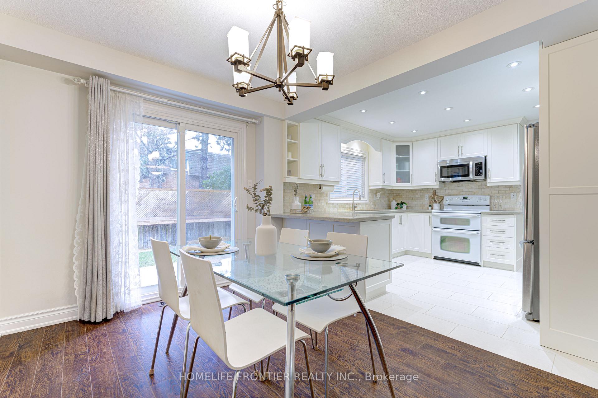 Photo 6 of 358 Woodlawn Crescent, Milton, Bronte Meadows — HOMEH