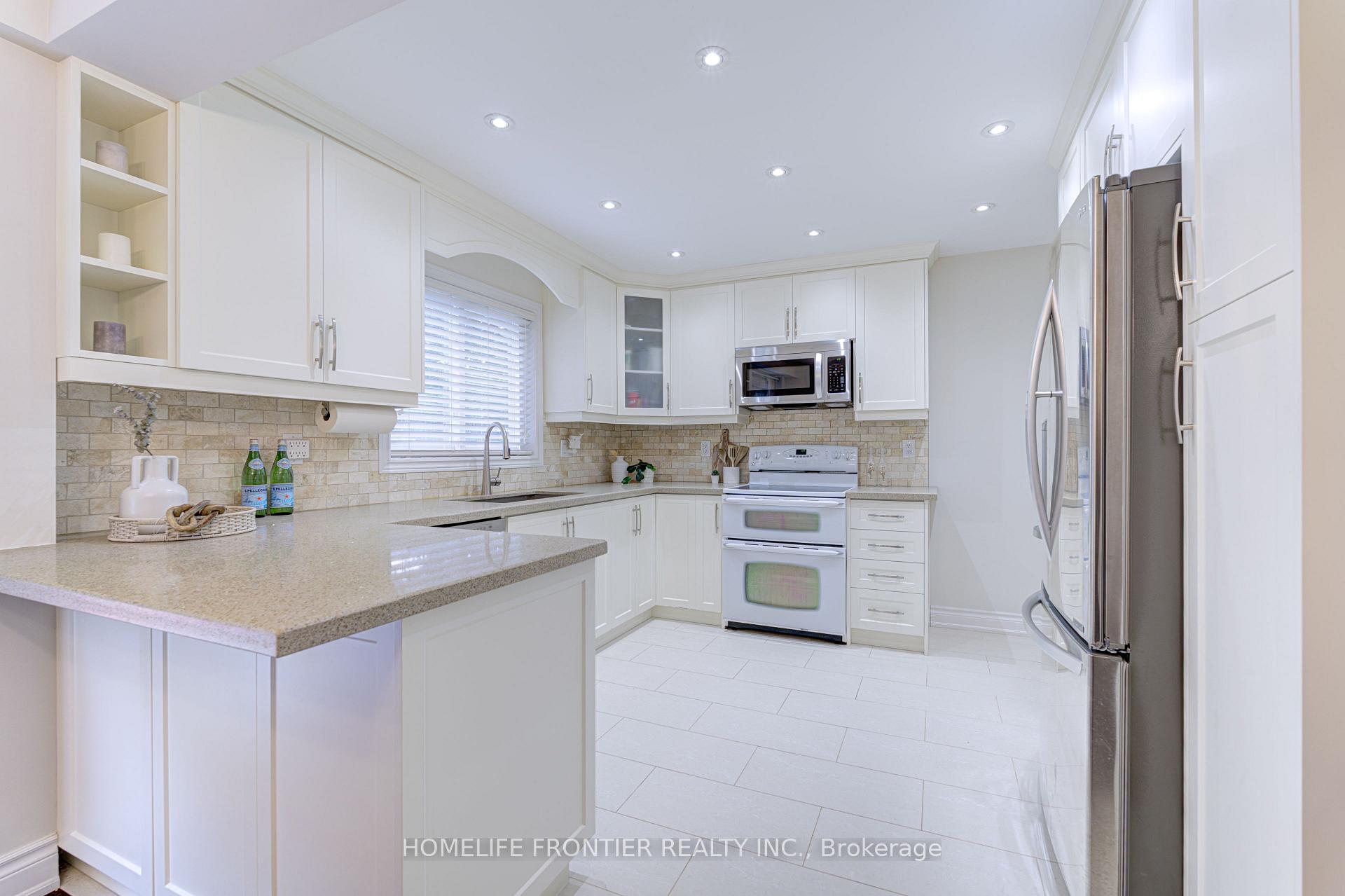 Photo 8 of 358 Woodlawn Crescent, Milton, Bronte Meadows — HOMEH