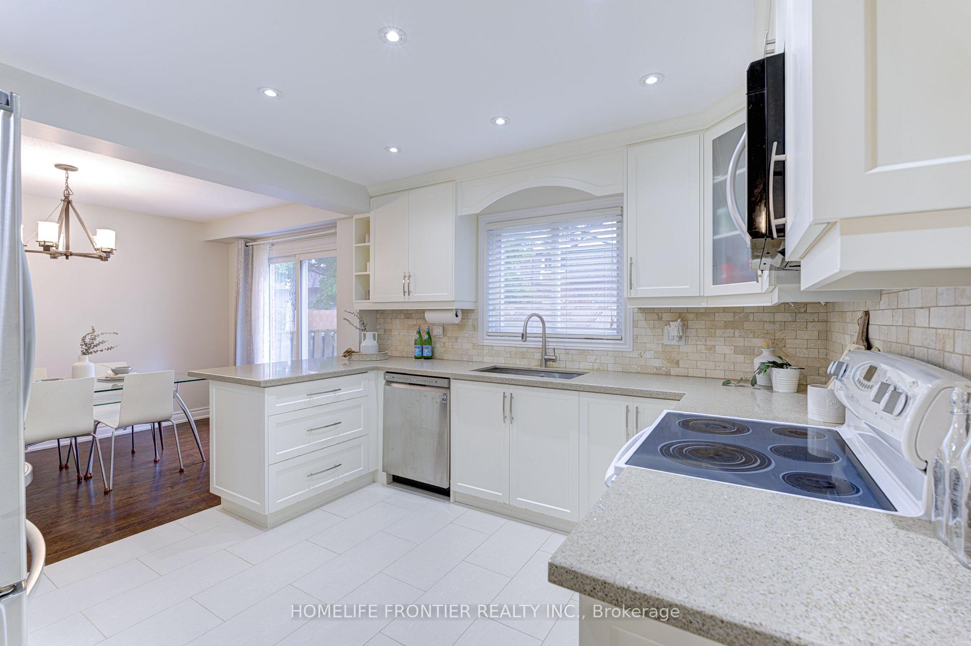Photo 11 of 358 Woodlawn Crescent, Milton, Bronte Meadows — HOMEH