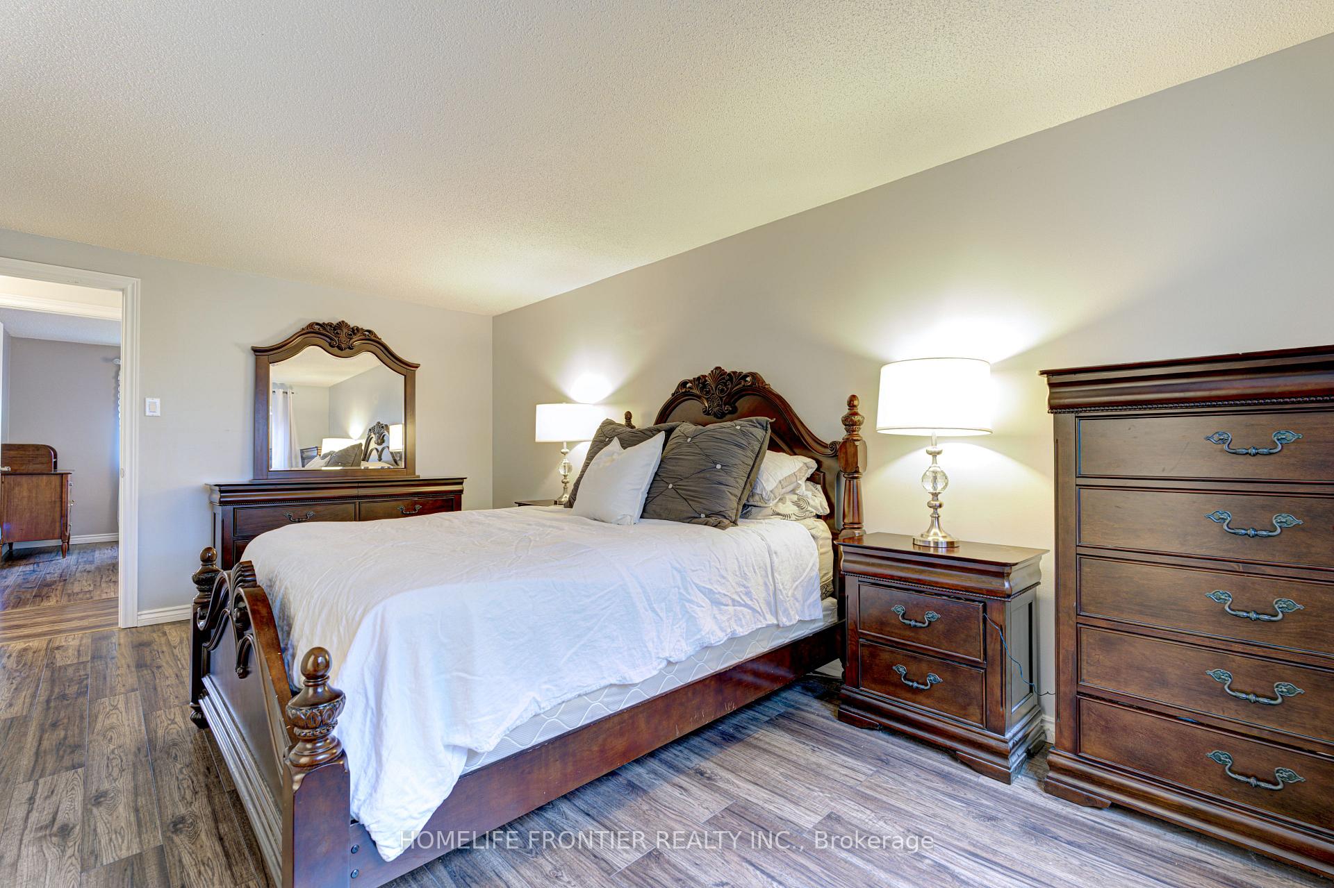 Photo 14 of 358 Woodlawn Crescent, Milton, Bronte Meadows — HOMEH