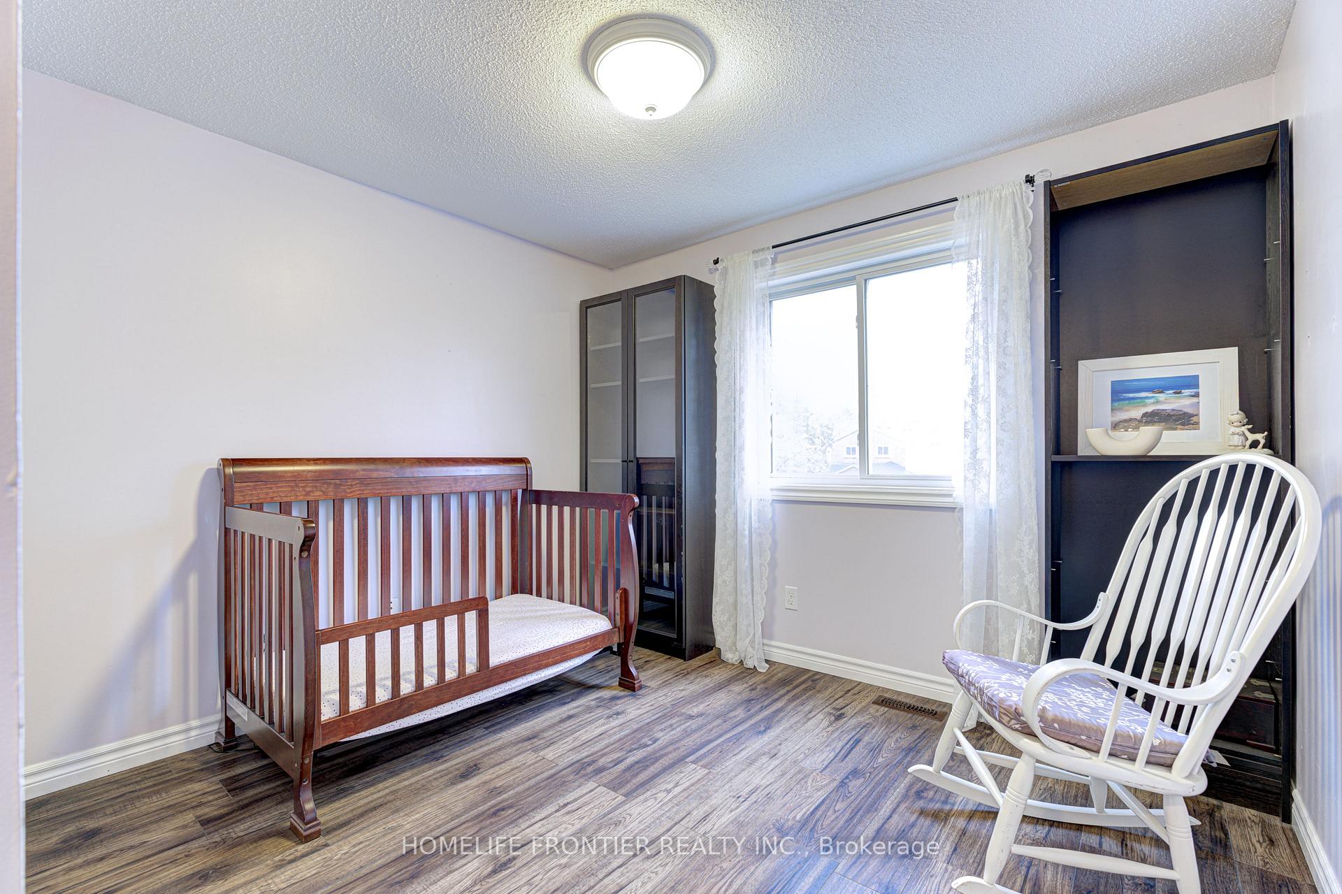 Photo 15 of 358 Woodlawn Crescent, Milton, Bronte Meadows — HOMEH