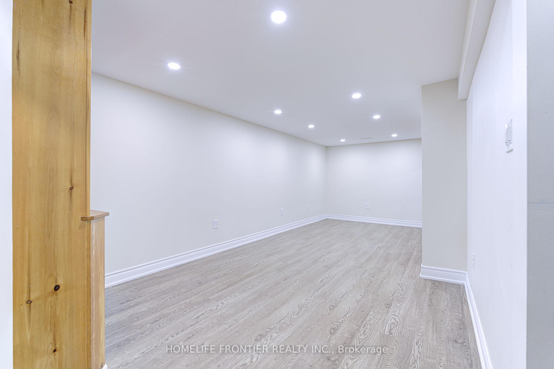 Photo 18 of 358 Woodlawn Crescent, Milton, Bronte Meadows — HOMEH
