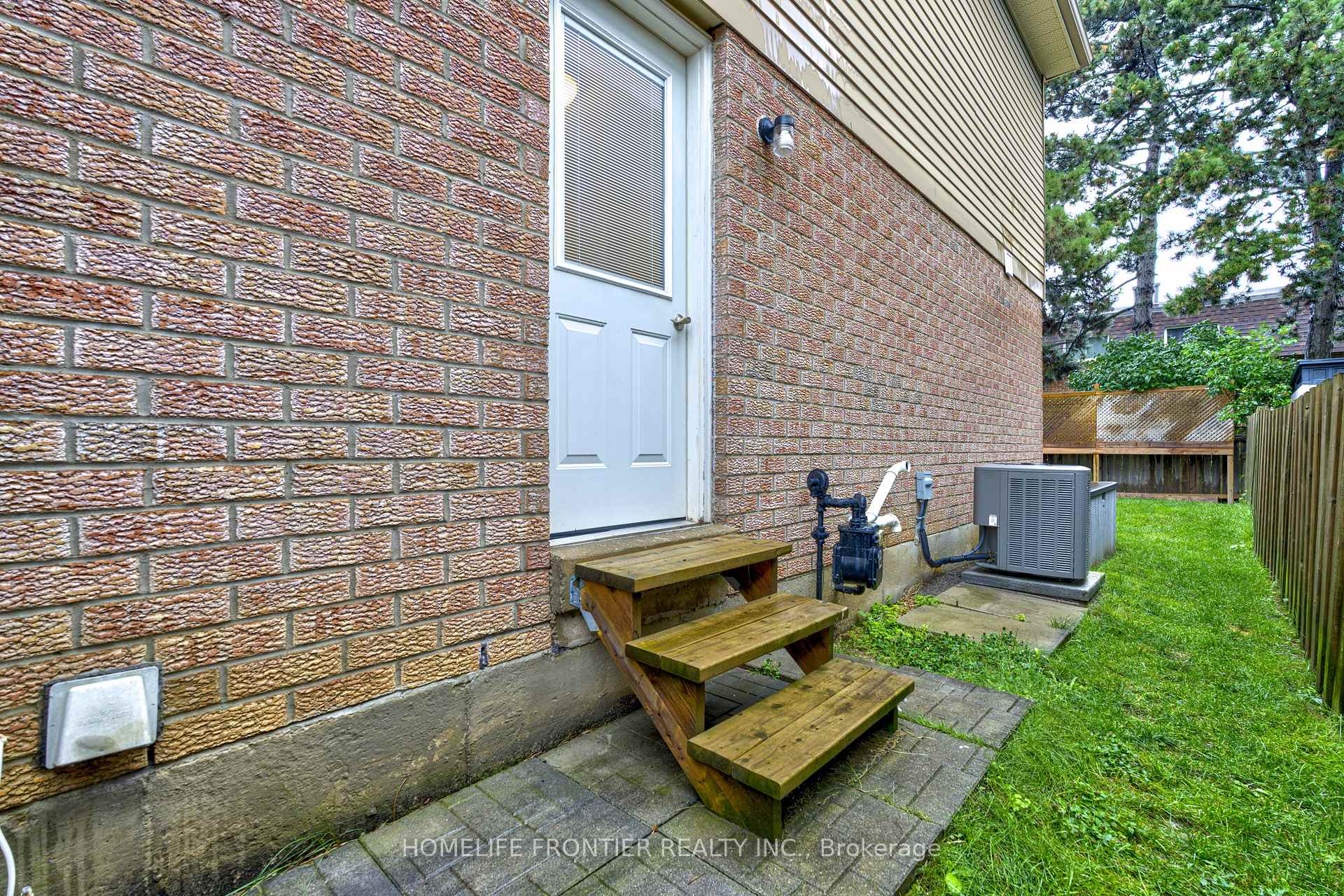 Photo 24 of 358 Woodlawn Crescent, Milton, Bronte Meadows — HOMEH