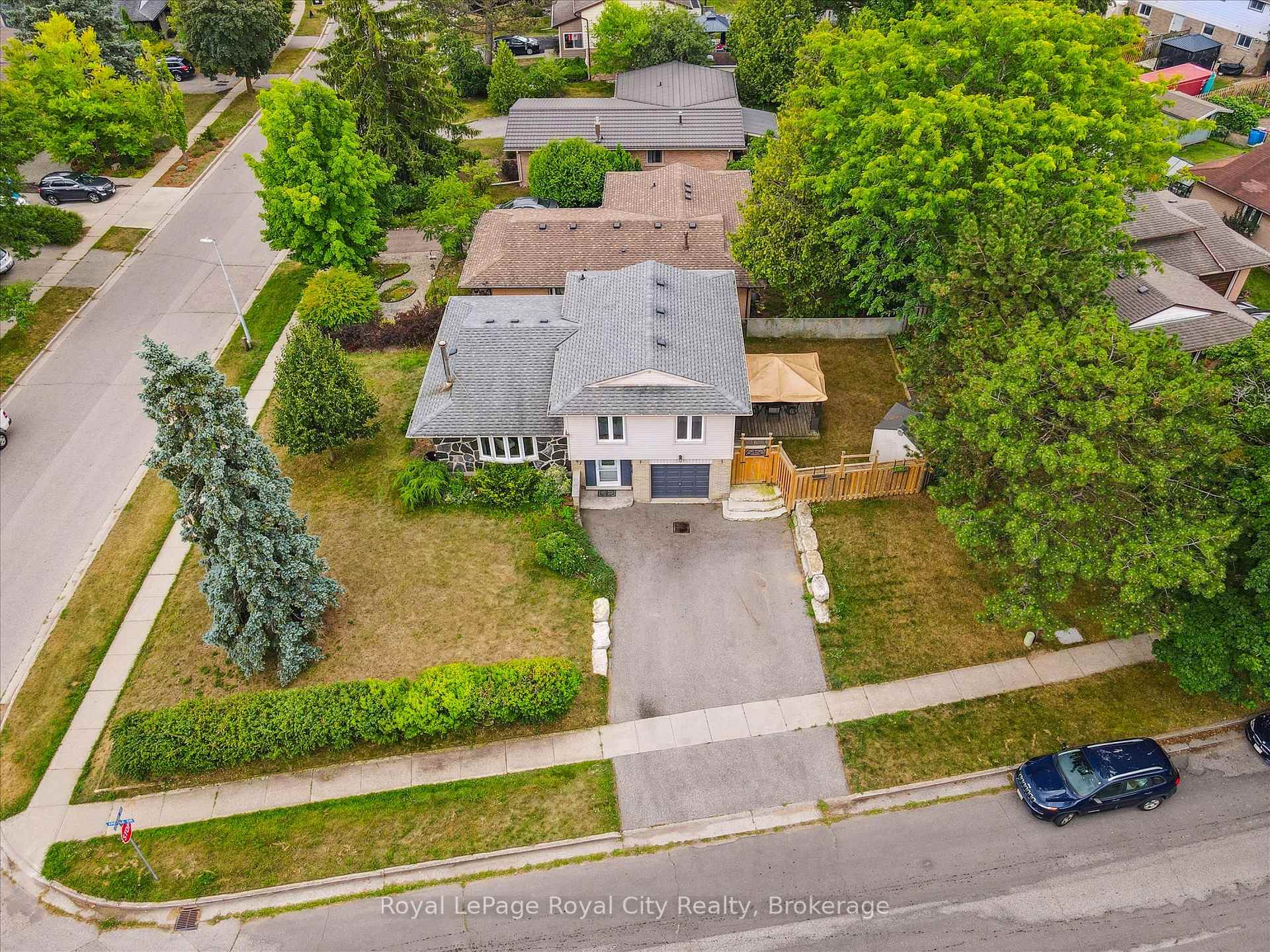 Photo 3 of 47 Argyle Drive, Guelph, Dovercliffe Park/Old University — HOMEH