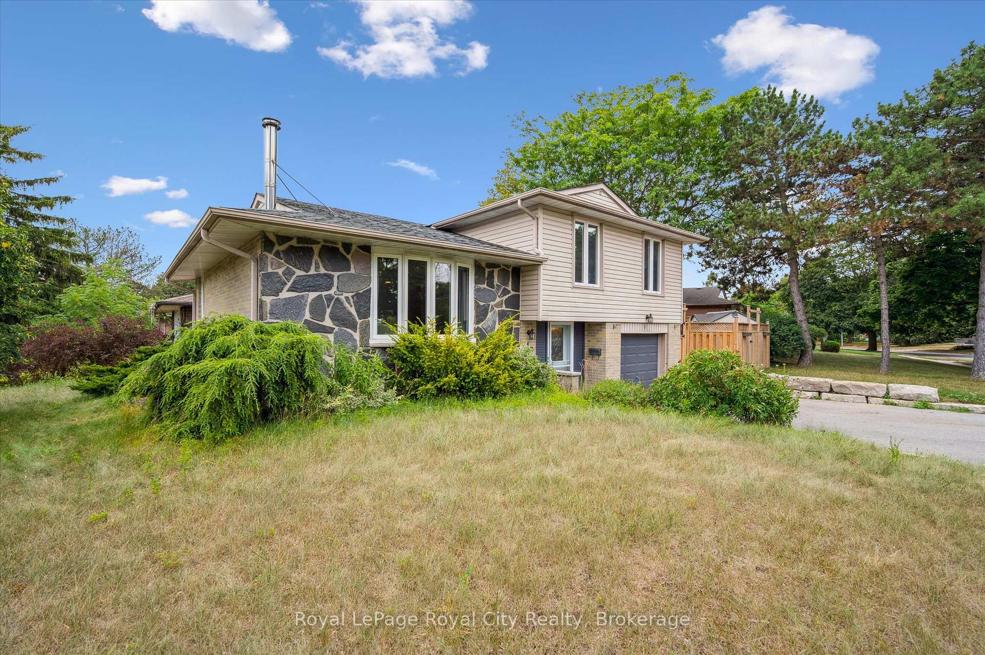 Photo 8 of 47 Argyle Drive, Guelph, Dovercliffe Park/Old University — HOMEH