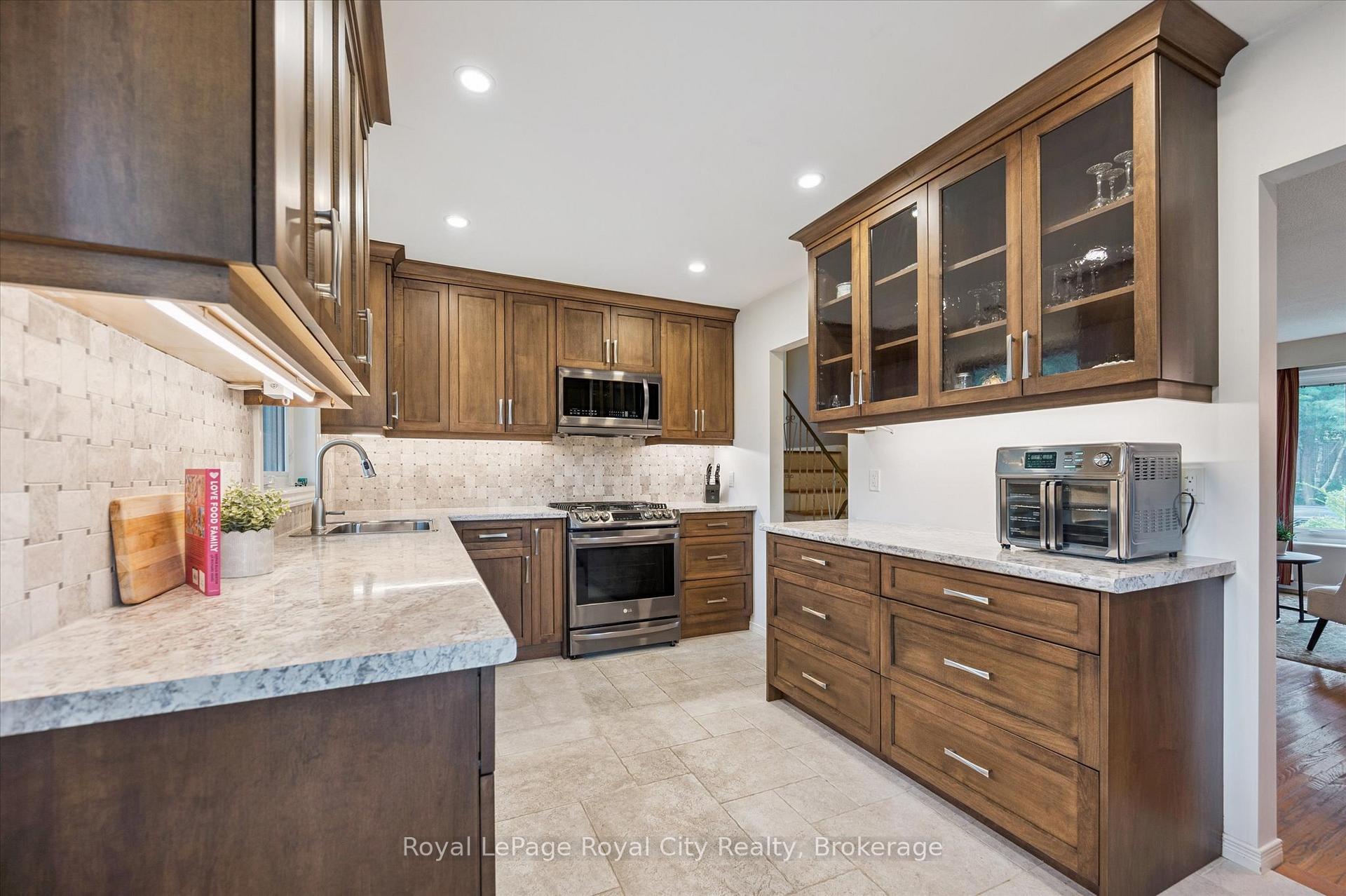 Photo 16 of 47 Argyle Drive, Guelph, Dovercliffe Park/Old University — HOMEH