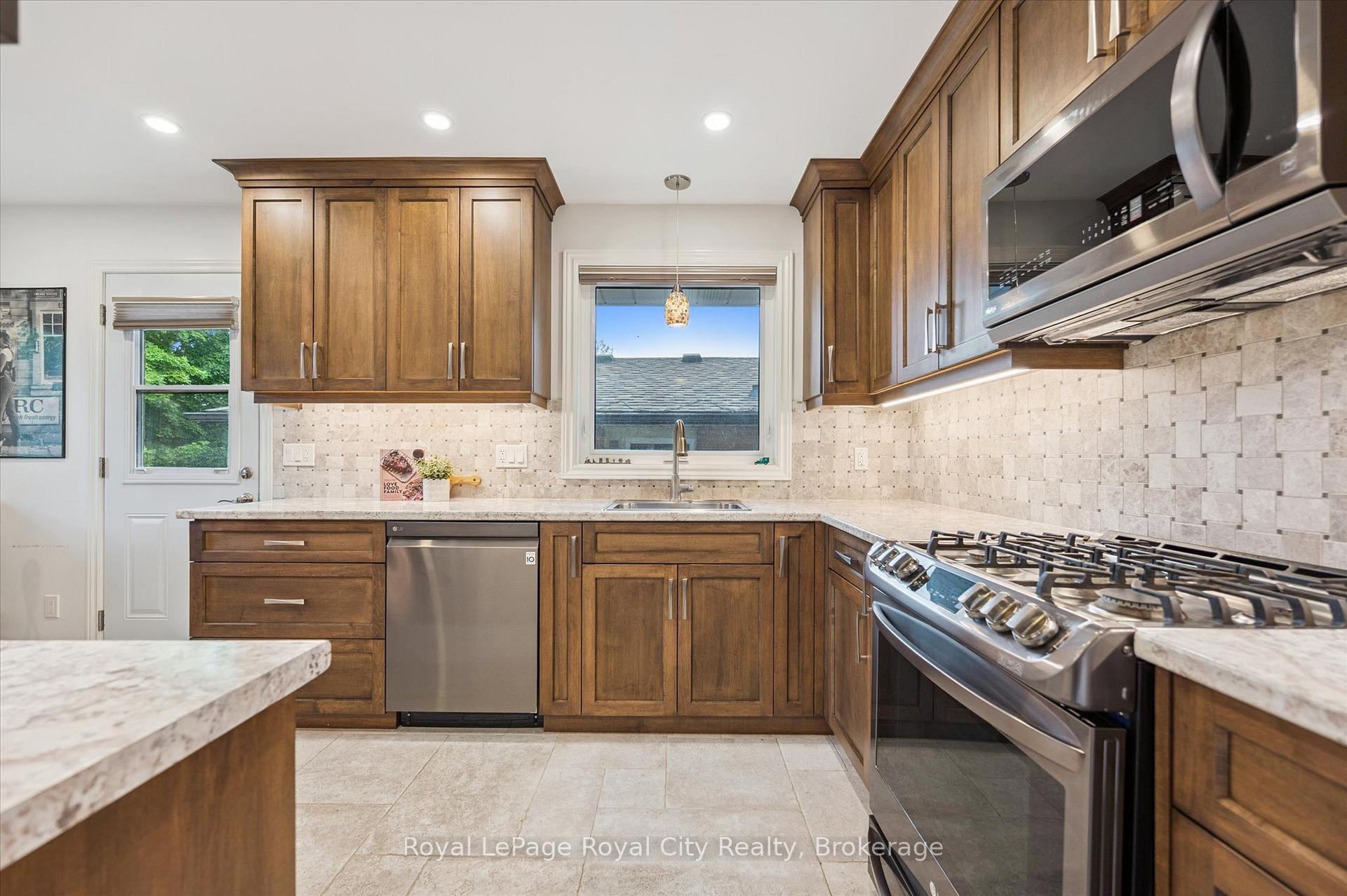 Photo 18 of 47 Argyle Drive, Guelph, Dovercliffe Park/Old University — HOMEH