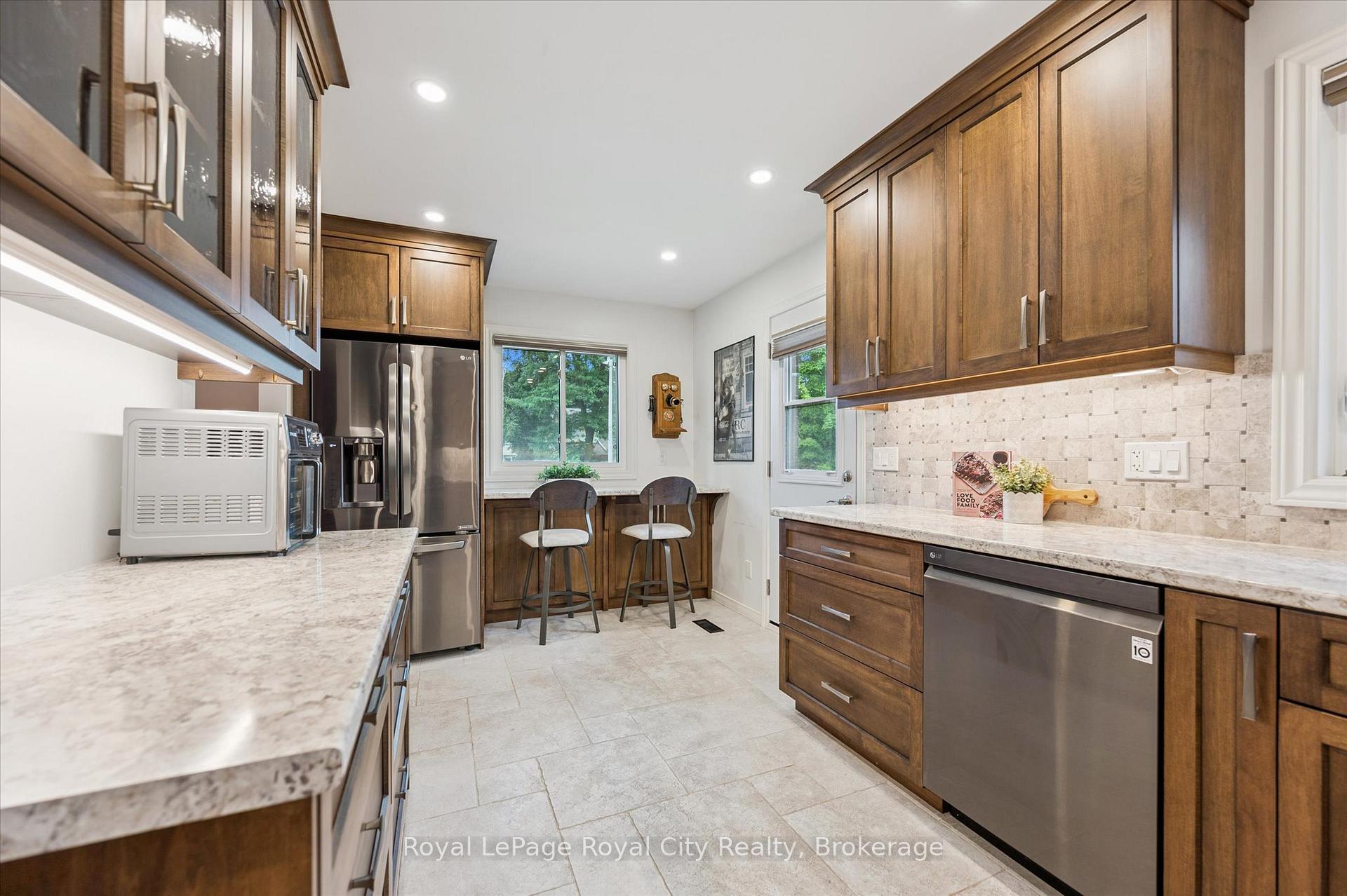 Photo 19 of 47 Argyle Drive, Guelph, Dovercliffe Park/Old University — HOMEH