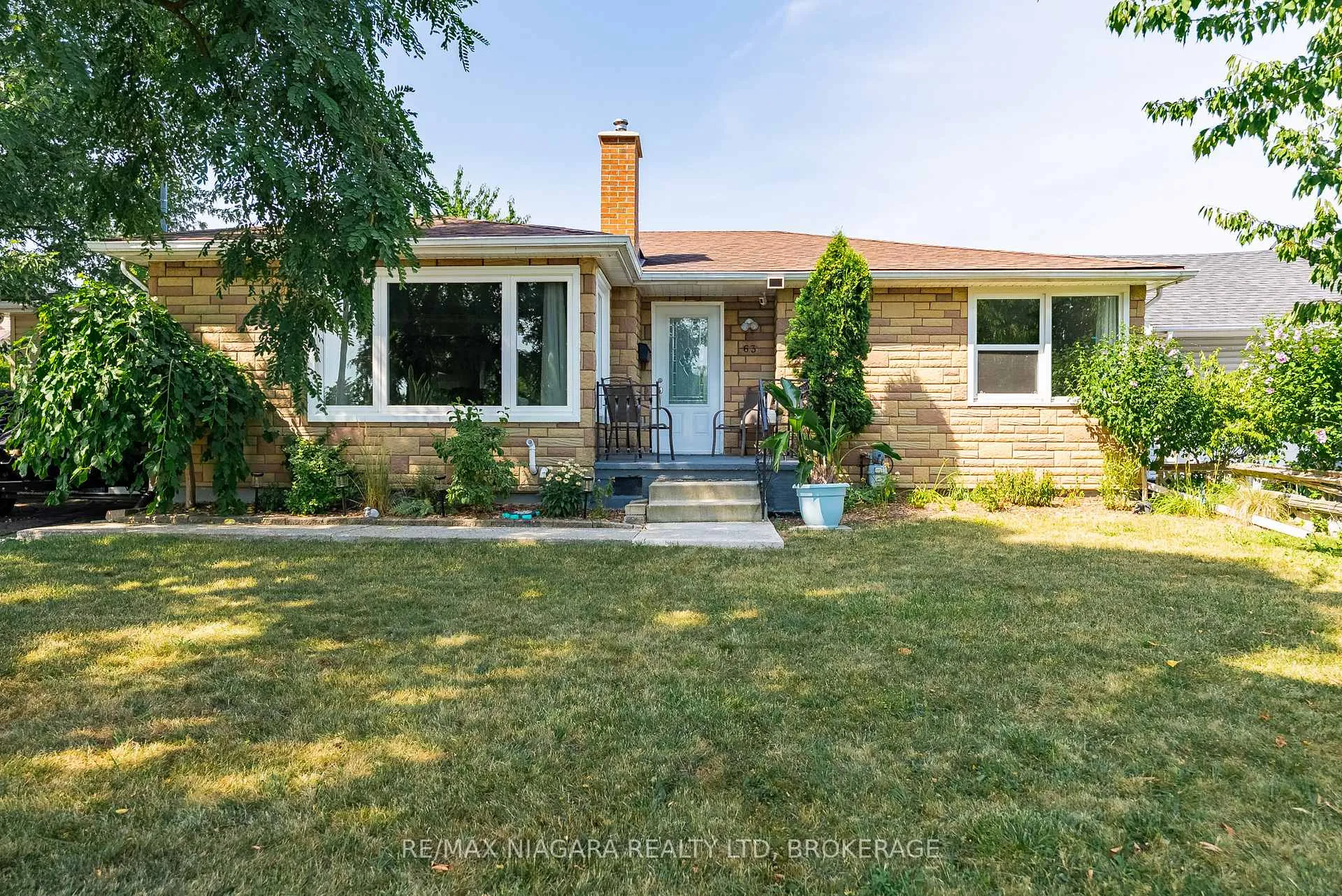 Photo 2 of 63 Moffatt Street, St. Catharines, Oakdale — HOMEH