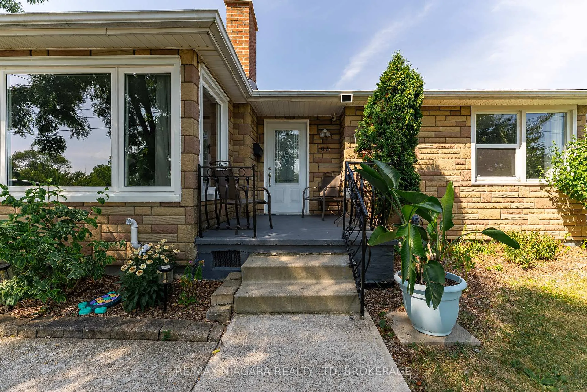 Photo 3 of 63 Moffatt Street, St. Catharines, Oakdale — HOMEH