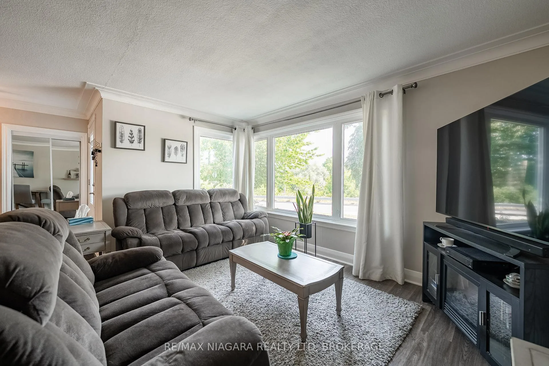 Photo 5 of 63 Moffatt Street, St. Catharines, Oakdale — HOMEH