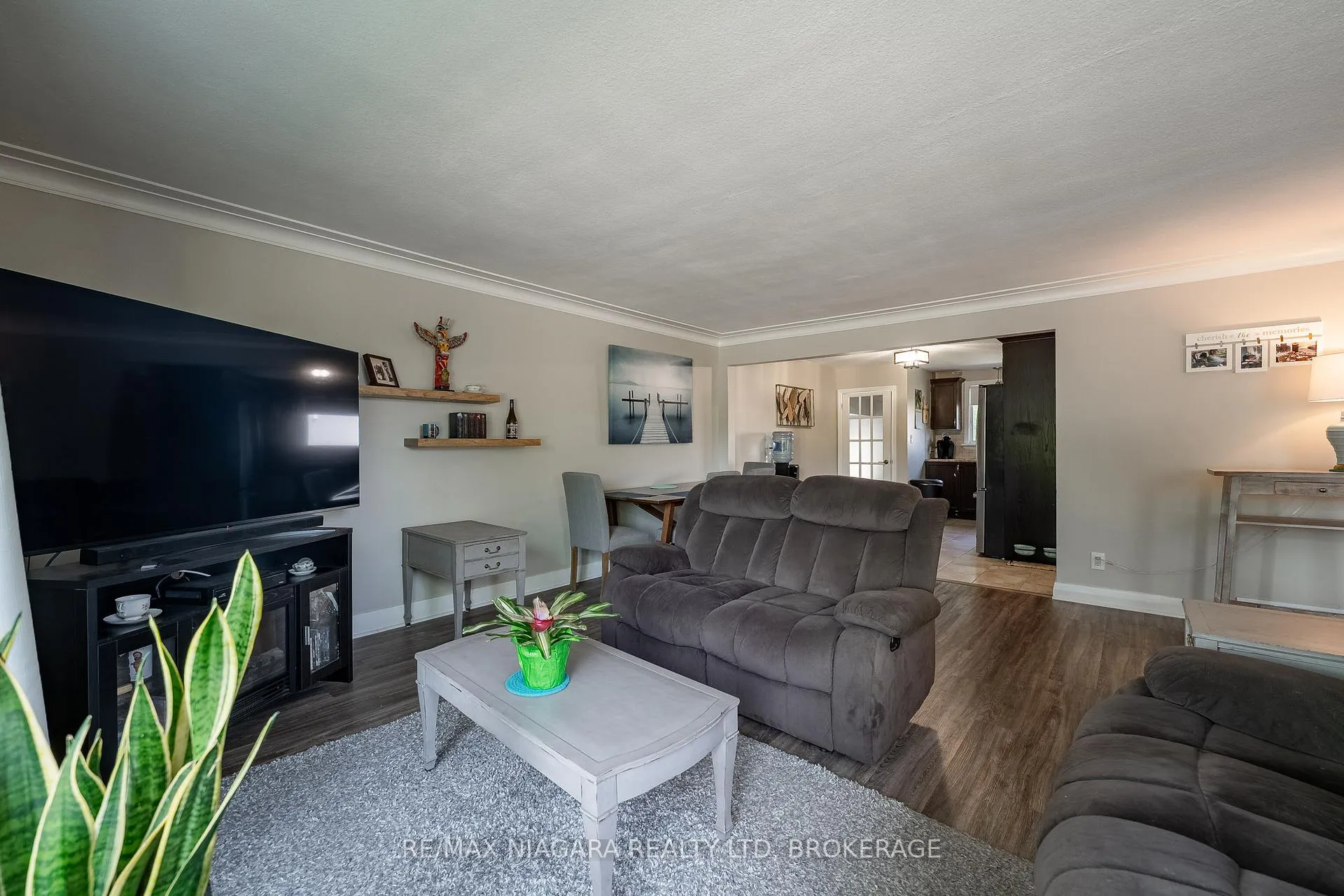 Photo 6 of 63 Moffatt Street, St. Catharines, Oakdale — HOMEH
