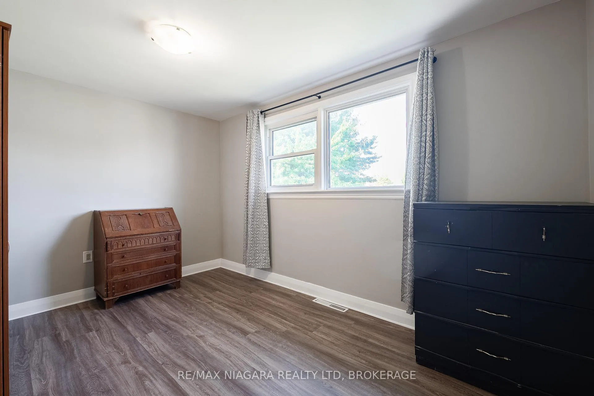 Photo 9 of 63 Moffatt Street, St. Catharines, Oakdale — HOMEH