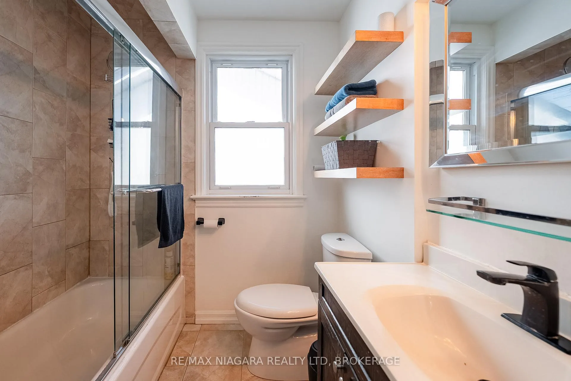 Photo 12 of 63 Moffatt Street, St. Catharines, Oakdale — HOMEH